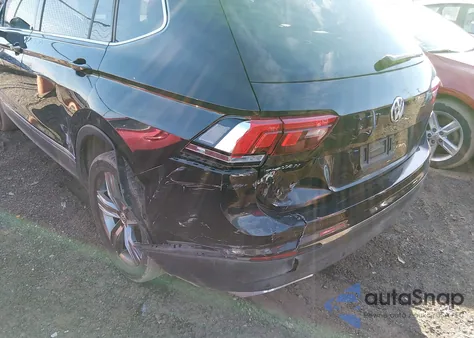 2020 Volkswagen Tiguan 2.0T Se/2.0T Se R-Line Black/2.0T Sel z USA, uszkodzony, nr VIN 3VV2B7AX2LM104600